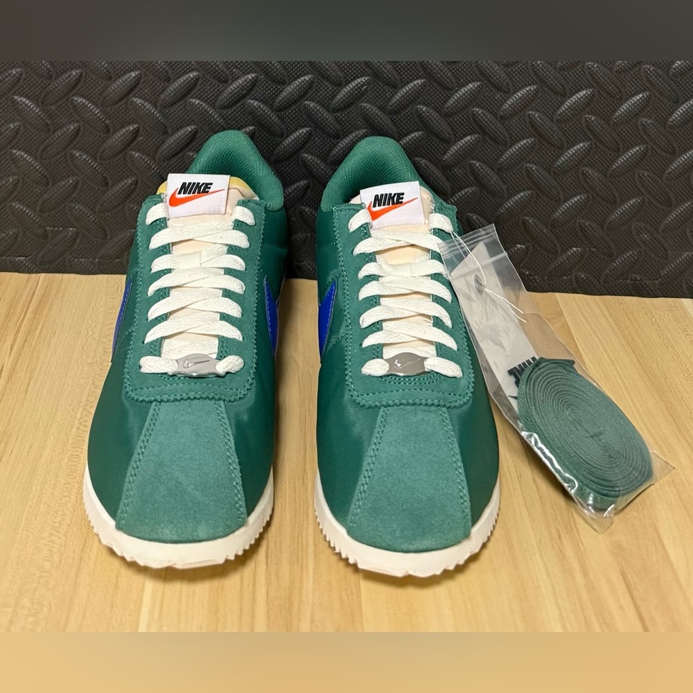 Nike Cortez Evergreen Aura Hyper Royal Athletic Shoes IH2361-300 Womens Sizes - Picture 2 of 6